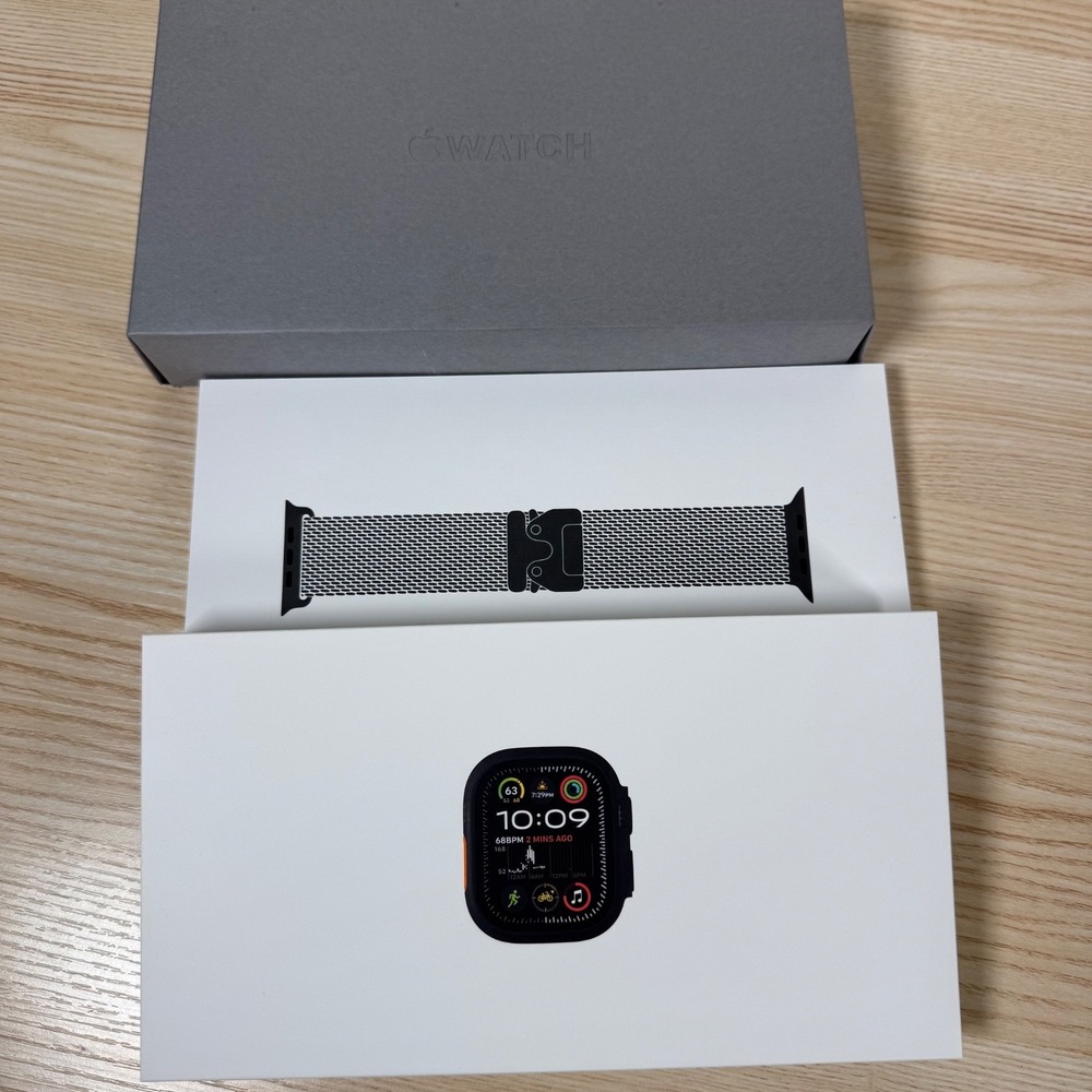 Apple Watch Ultra 2 49mm GPS + Cellular Black Titanium Milanese Loop 100% Health